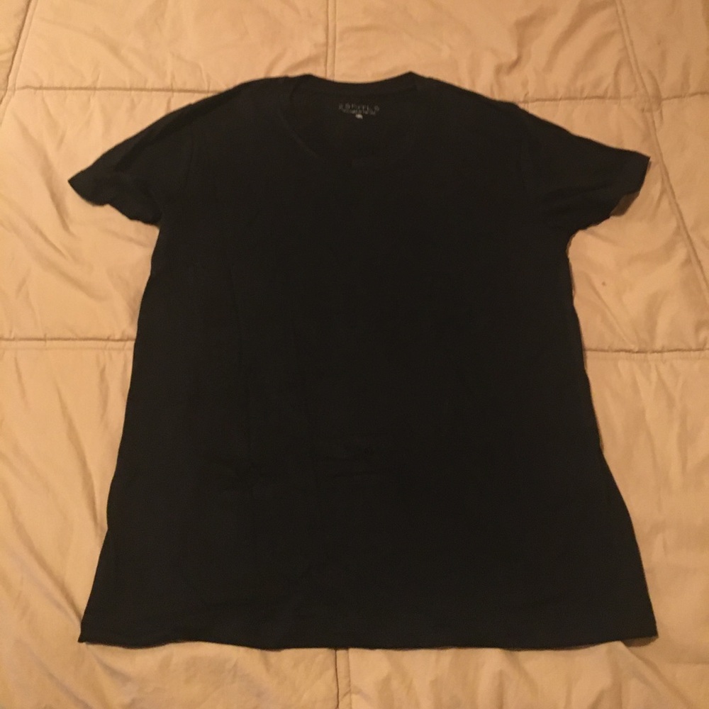 ESNTLS v-neck shirt